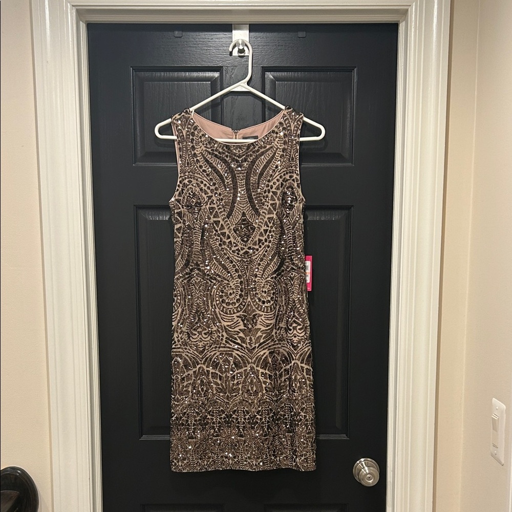 Vince Camuto Size 2 Sequin Sleeveless Shift Dress